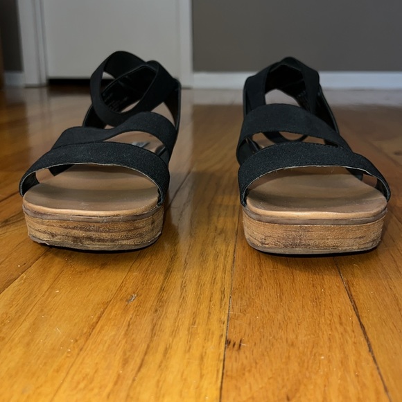 Steve Madden Platform Sandals - Picture 2 of 7